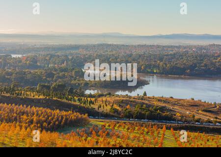 Canberra. 19th mai 2022. Photo prise le 19 mai 2022 montre le paysage d'automne à Canberra, en Australie. Credit: Chu Chen/Xinhua/Alay Live News Banque D'Images