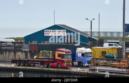 Brighton UK 19th mai 2022 - Neils Steels Importateurs et fournisseurs à Shoreham Port , Sussex : Credit Simon Dack / Alay Live News Banque D'Images