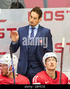 Helsinki, Finlande. 18th mai 2022. L'entraîneur-chef Patrick Fischer de Suisse fait partie du match SUISSE - SLOVAQUIE du CHAMPIONNAT DU MONDE de HOCKEY SUR GLACE de l'IIHF Groupe B à Helsinki, Finlande, le 18 mai 2022, saison 2021/2022 © Peter Schatz / Alay Live News Banque D'Images