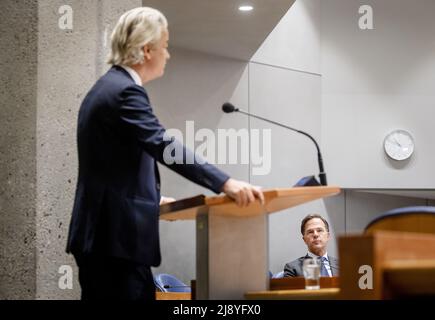 La Haye, pays-Bas. 2022-05-19 10:50:39 LA HAYE - Geert Wilders (PVV) et le Premier ministre Mark Rutte à la Chambre des représentants lors du débat sur les messages textuels du Premier ministre. Le premier ministre a admis qu'il avait effacé des messages de son téléphone ces dernières années. Il dit qu'il l'a fait conformément aux règles, mais les partis d'opposition et de coalition veulent des éclaircissements. ANP SEM VAN DER WAL pays-bas Out - belgique Out crédit: ANP/Alay Live News Banque D'Images