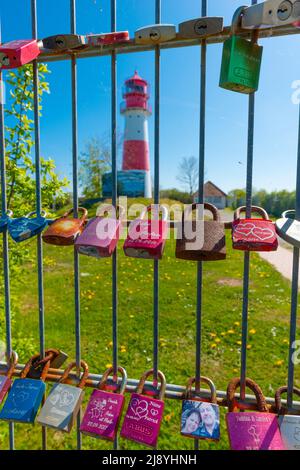 Loches d'amour de couples mariés au phare de Falshöft sur la côte Baltique, la mer Baltique, la communauté Nieby, Schleswig-Holstein, le nord de l'Allemagne, Europe Banque D'Images