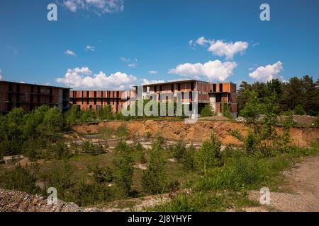 Chantier de construction non achevé et abandonné. Le projet n'est pas construit. Industrie de l'architecture Banque D'Images