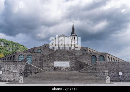 la maison de charnel italienne forme la première Guerre mondiale au-dessus de Kobarid dans les Alpes Juliennes en Slovénie Banque D'Images