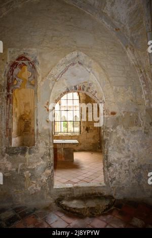 Blankenburg, Allemagne. 19th mai 2022. L'entrée de la chapelle de l'abbé dans le cloître du monastère de Michaelstein. Le monastère de Michaelstein avait donné un aperçu du programme de la saison 2022 dans la matinée. En plus des concerts tels que le concert du jour de l'Ascension « Préparez-vous, vous choeurs célestes », la nouvelle cour sera officiellement ouverte le 11 juin 2022. Credit: Klaus-Dietmar Gabbert/dpa/Alay Live News Banque D'Images