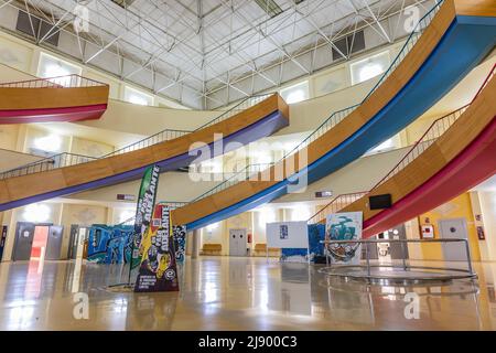 Huelva, Espagne - 16 mai 2022 : intérieur du bâtiment Galileo du campus de l'Université Carmen à l'Université de Huelva Banque D'Images