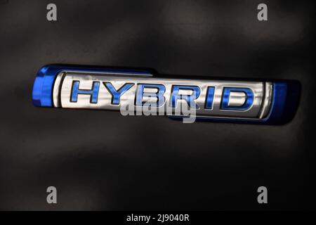 Signe hybride sur une voiture Banque D'Images