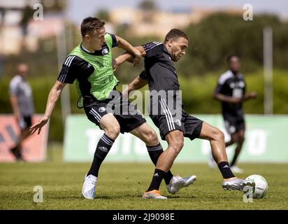 LAGOS - Jens Toornstra et Cyriel Dessers pendant un camp d'entraînement Feyenoord à Lagos. L'équipe de Rotterdam prépare au Portugal la finale de la Ligue de la Conférence de l'UEFA contre LES ROMS à Tirana. KOEN VAN WEEL Banque D'Images