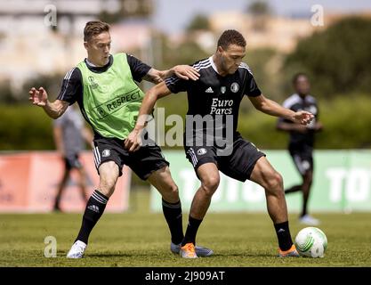 Lagos, Portugal. 2022-05-19 13:06:32 LAGOS - Jens Toornstra et Cyriel Dessers pendant un camp d'entraînement Feyenoord à Lagos. L'équipe de Rotterdam prépare au Portugal la finale de la Ligue de la Conférence de l'UEFA contre LES ROMS à Tirana. KOEN VAN WEEL netherlands Out - belgium Out Credit: ANP/Alay Live News Banque D'Images