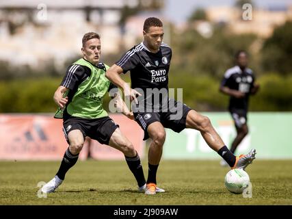 Lagos, Portugal. 2022-05-19 13:06:32 LAGOS - Jens Toornstra et Cyriel Dessers pendant un camp d'entraînement Feyenoord à Lagos. L'équipe de Rotterdam prépare au Portugal la finale de la Ligue de la Conférence de l'UEFA contre LES ROMS à Tirana. KOEN VAN WEEL netherlands Out - belgium Out Credit: ANP/Alay Live News Banque D'Images