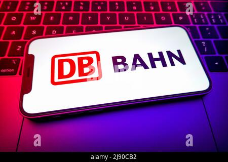 Chine. 19th mai 2022. Dans cette illustration, un logo Deutsche Bahn s'affiche sur l'écran d'un smartphone. (Photo de Sheldon Cooper/SOPA Images/Sipa USA) crédit: SIPA USA/Alay Live News Banque D'Images