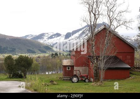 La Norvège est un pays scandinave qui comprend des montagnes, des glaciers et des fjords côtiers profonds. Oslo, la capitale, est une ville d'espaces verts et de musées. P Banque D'Images