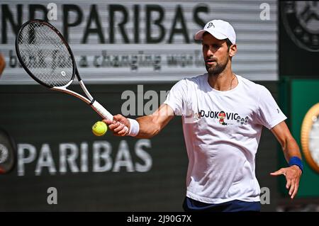 Paris, France, France. 19th mai 2022. Novak DJOKOVIC de Serbie lors d'une session d'entraînement de Roland-Garros 2022, French Open 2022, Grand Chelem tournoi de tennis au stade Roland-Garros le 19 mai 2022 à Paris, France. (Image de crédit : © Matthieu Mirville/ZUMA Press Wire) Banque D'Images