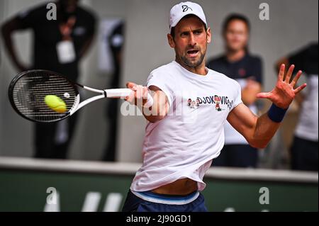 Paris, France, France. 19th mai 2022. Novak DJOKOVIC de Serbie lors d'une session d'entraînement de Roland-Garros 2022, French Open 2022, Grand Chelem tournoi de tennis au stade Roland-Garros le 19 mai 2022 à Paris, France. (Image de crédit : © Matthieu Mirville/ZUMA Press Wire) Banque D'Images