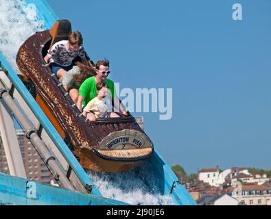 Le trajet sur la rivière Wild à Brighton Pier, en Angleterre Banque D'Images