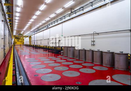 2022-05-11 11:07:45 NOUVEAU VILLAGE - arbres dans lesquels les déchets radioactifs sont stockés, dans le bâtiment de traitement et de stockage des déchets radioactifs élevés (HABOG) de la COVRA. Le HABOG a été élargi, ce qui était nécessaire parce que la centrale nucléaire de Borssele est restée ouverte plus longtemps. Elle est la seule entreprise des pays-Bas à stocker des déchets radioactifs. ANP LEX VAN LIESHOUT pays-bas - belgique OUT Banque D'Images