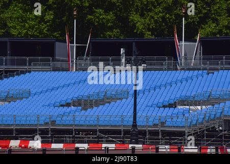 Londres, Royaume-Uni. 19th mai 2022. Les préparatifs se poursuivent autour du Palais de Buckingham pour le Jubilé de platine de la Reine, marquant ainsi le 70th anniversaire de l'accession de la Reine au trône. Un week-end spécial prolongé du Jubilé de platine aura lieu du 2nd au 5th juin. Credit: Vuk Valcic/Alamy Live News Banque D'Images