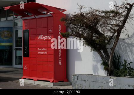 Poznan, Pologne. 19 Mai 2022: AliExpress Parcel Locker - Service de vente chinois, il a été lancé en 2010 comme une plate-forme dédiée exclusivement à la vente au détail Banque D'Images