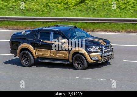 2017 Ford Ranger Wildtrak 4x4 DCB TDCI 3198cc Diesel multicouleurs sur mesure Banque D'Images