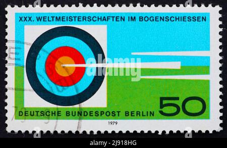 ALLEMAGNE - VERS 1979: Un timbre imprimé en Allemagne montre Target et flèches, Championnat du monde de tir à l'arc à Berlin, vers 1979 Banque D'Images
