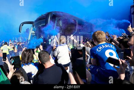 Liverpool, Angleterre, le 19th mai 2022. Les fans d'Everton se tournent vers l'entraîneur de l'équipe avant le match de la Premier League à Goodison Park, Liverpool. Le crédit photo devrait se lire: Andrew Yates / Sportimage Banque D'Images