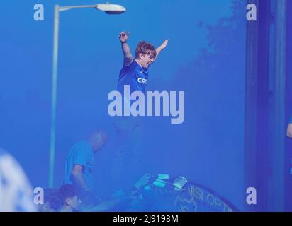 Liverpool, Angleterre, le 19th mai 2022. Les fans d'Everton se tournent vers l'entraîneur de l'équipe avant le match de la Premier League à Goodison Park, Liverpool. Le crédit photo devrait se lire: Andrew Yates / Sportimage Banque D'Images