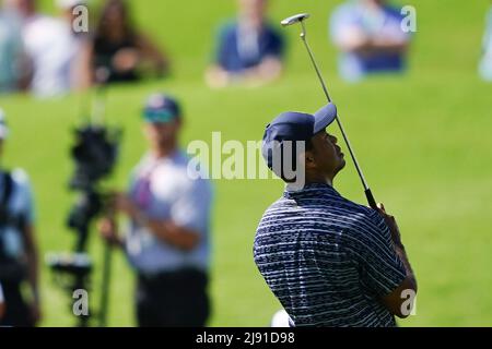 Tulsa, États-Unis. 19th mai 2022. Tiger Woods joue le 18th trous lors du premier tour du PGA Championship au Southern Hills Country Club de Tulsa, Oklahoma, le jeudi 19 mai 2022. Photo de Kyle Rivas/UPI crédit: UPI/Alay Live News Banque D'Images
