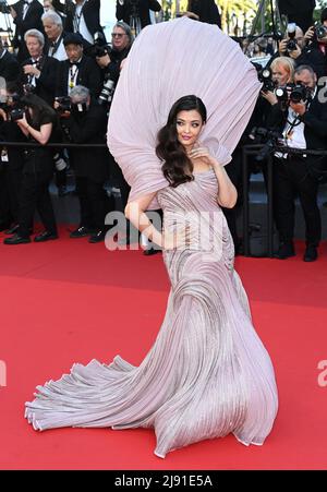 19th mai 2022. Cannes, France. Aishwarya Rai Bachchan participant à la première heure d'Armageddon, dans le cadre du Festival de Cannes 75th, Palais de Festival, Cannes. Crédit : Doug Peters/EMPICS/Alamy Live News Banque D'Images