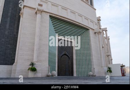 Katara, Qatar - Mai 15,2022 : extérieur de l'amphithéâtre dans le village culturel de katara en début de matinée. Banque D'Images