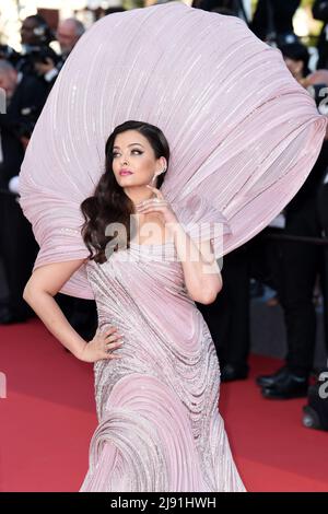 19th mai 2022. Cannes, France. Aishwarya Rai Bachchan participant à la première heure d'Armageddon, dans le cadre du Festival de Cannes 75th, Palais de Festival, Cannes. Crédit : Doug Peters/EMPICS/Alamy Live News Banque D'Images