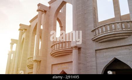 Katara, Qatar - Mai 15,2022 : extérieur de l'amphithéâtre dans le village culturel de katara en début de matinée. Banque D'Images