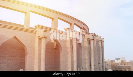 Katara, Qatar - Mai 15,2022 : extérieur de l'amphithéâtre dans le village culturel de katara en début de matinée. Banque D'Images