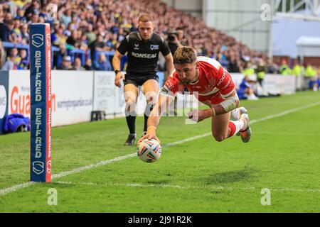 Warrington, Royaume-Uni. 19th mai 2022. Tommy Makinson #2 de St Helens va pour un essai à Warrington, Royaume-Uni le 5/19/2022. (Photo de Mark Cosgrove/News Images/Sipa USA) crédit: SIPA USA/Alay Live News Banque D'Images