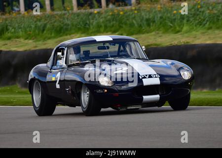 Rob Huff, Chris Lillingston-Price, Jaguar E-Type FHC, Graham Hill Trophy, une course de 45 minutes pour deux pilotes pour des exemples de prototype et Cockpit GT fermé Banque D'Images