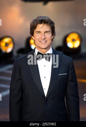 Londres, Royaume-Uni, jeudi, 19th mai 2022 Tom Cruise arrive à la performance royale de Top Gun: Maverick, Leicester Square Gardens, Leicester Square. Credit: DavidJensen / Empics Entertainment / Alamy Live News Banque D'Images