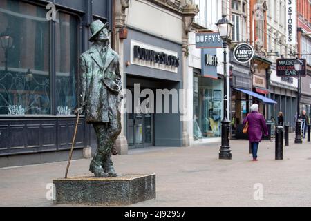 La statue de Marjorie Fitzgibbons du célèbre auteur irlandais et lauréat du prix Nobel James Joyce, un jour agréable. Dublin, Irlande Banque D'Images