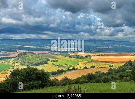 Vue depuis Hohe Geba du paysage Hochrhoen dans la réserve de biosphère de Rhoen UNESCO, Geba, Thuringe, Allemagne Banque D'Images