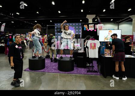 Atmosphère générale pendant le 2022 RuPaul DragCon, jour 2, qui s'est tenu au Centre DES congrès DE LA à Los Angeles, Californie, le vendredi 14 mai 2022. Photo de Jennifer Graylock-Graylock.com Banque D'Images