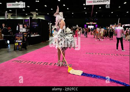 Atmosphère générale pendant le 2022 RuPaul DragCon, jour 2, qui s'est tenu au Centre DES congrès DE LA à Los Angeles, Californie, le vendredi 14 mai 2022. Photo de Jennifer Graylock-Graylock.com Banque D'Images