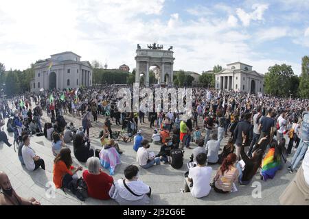 Manifestation en faveur de DDL Zan qui vise à protéger l'agression verbale et physique envers les homosexuels et les personnes handicapées mettant en vedette: Atmosphère où: Milan, Italie quand: 08 mai 2021 crédit: Mairo Cinquetti/WENN Banque D'Images