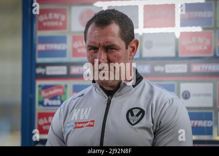 Kristian Woolf Head Coach de St Helens parle avec Sky Sports avant le match Banque D'Images