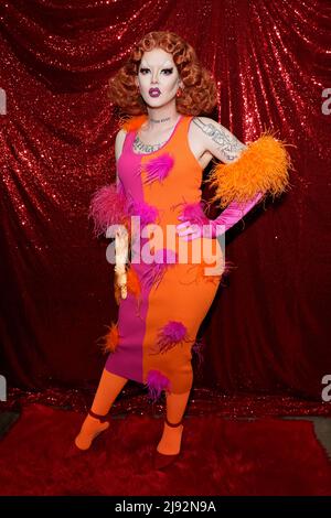 Aiden Shane pose au 2022 Rupaul DragCon, jour 1, qui s'est tenu au Centre DE congrès DE LA à Los Angeles, Californie, le vendredi 13 mai 2022. Photo de Jennifer Graylock-Graylock.com 917-519-7666 Banque D'Images