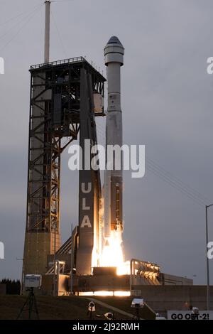 Floride, États-Unis, 19/05/2022, United Launch Alliance lance sa fusée Atlas V pour propulser l'engin spatial Boeing Starliner pour la NASA à partir du complexe 41 de la station de la Force spatiale de Cape Canaveral, en Floride, le jeudi 19 mai 2022. Le Starliner sans pilote se rentrera à la Station spatiale internationale et se mettra à l'épreuve pour de futurs vols à quai. Photo de Joe Marino/UPI crédit: UPI/Alay Live News Banque D'Images