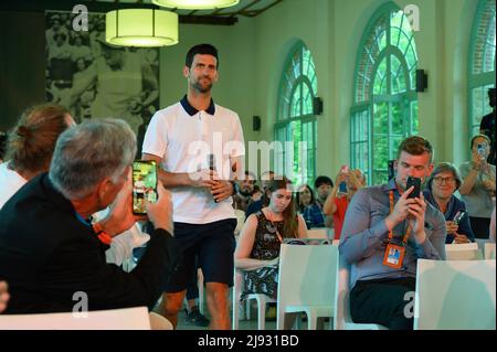 Novak Djokovic participe au tirage international de tennis français à Roland Garros, Paris, le 19 mai 2022. Photo de Laurent Zabulon/ABACAPRESS.COM Banque D'Images