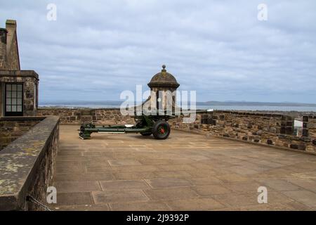 Vue rapprochée du pistolet One O'Clock à Mills Mount Battery, au sommet du château d'Édimbourg, en Écosse Banque D'Images