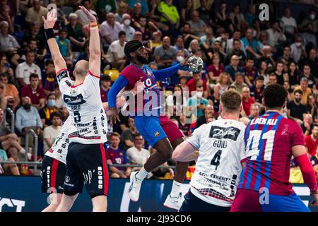 Barcelone, Espagne - 19/05/2022, Dika Mem du FC Barcelone et Simon Hald de SG Flensburg-Handewitt lors de la Ligue des champions de l'EHF, Quarter finals, match de handball de 2nd jambes entre le FC Barcelone et SG Flensburg-Handewitt le 19 mai 2022 au Palau Blaugrana à Barcelone, Espagne - photo: Javier Borrego/DPPI/LiveMedia Banque D'Images