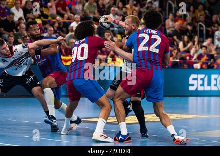 Barcelone, Espagne - 19/05/2022, Jim Gottfridsson de SG Flensburg-Handewitt et Ali Zein, Thiagus Petrus du FC Barcelone lors de la Ligue des champions de l'EHF, Quarter finals, match de handball de 2nd jambes entre le FC Barcelone et SG Flensburg-Handewitt le 19 mai 2022 au Palau Blaugrana à Barcelone, Espagne - photo : Javier Borrego/DPPI/LiveMedia Banque D'Images