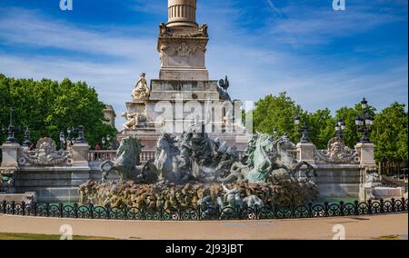 Monument aux Girondins, place des Quinconces, Bordeaux, France - emblématique de la Révolution française à Bordeaux avec le célèbre monument et les fontaines Banque D'Images