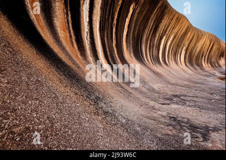 Wave Rock exceptionnel dans l'Outback de l'Australie occidentale. Banque D'Images