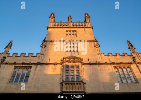 Bibliothèque Bodléienne le long de la rue Catte au lever du soleil. Oxford, Oxfordshire, Angleterre Banque D'Images