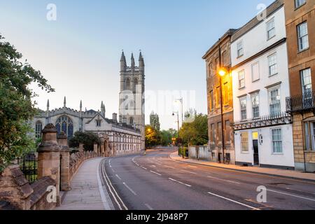 Magdalen College et Tour au lever du soleil au printemps. Oxford, Oxfordshire, Angleterre Banque D'Images